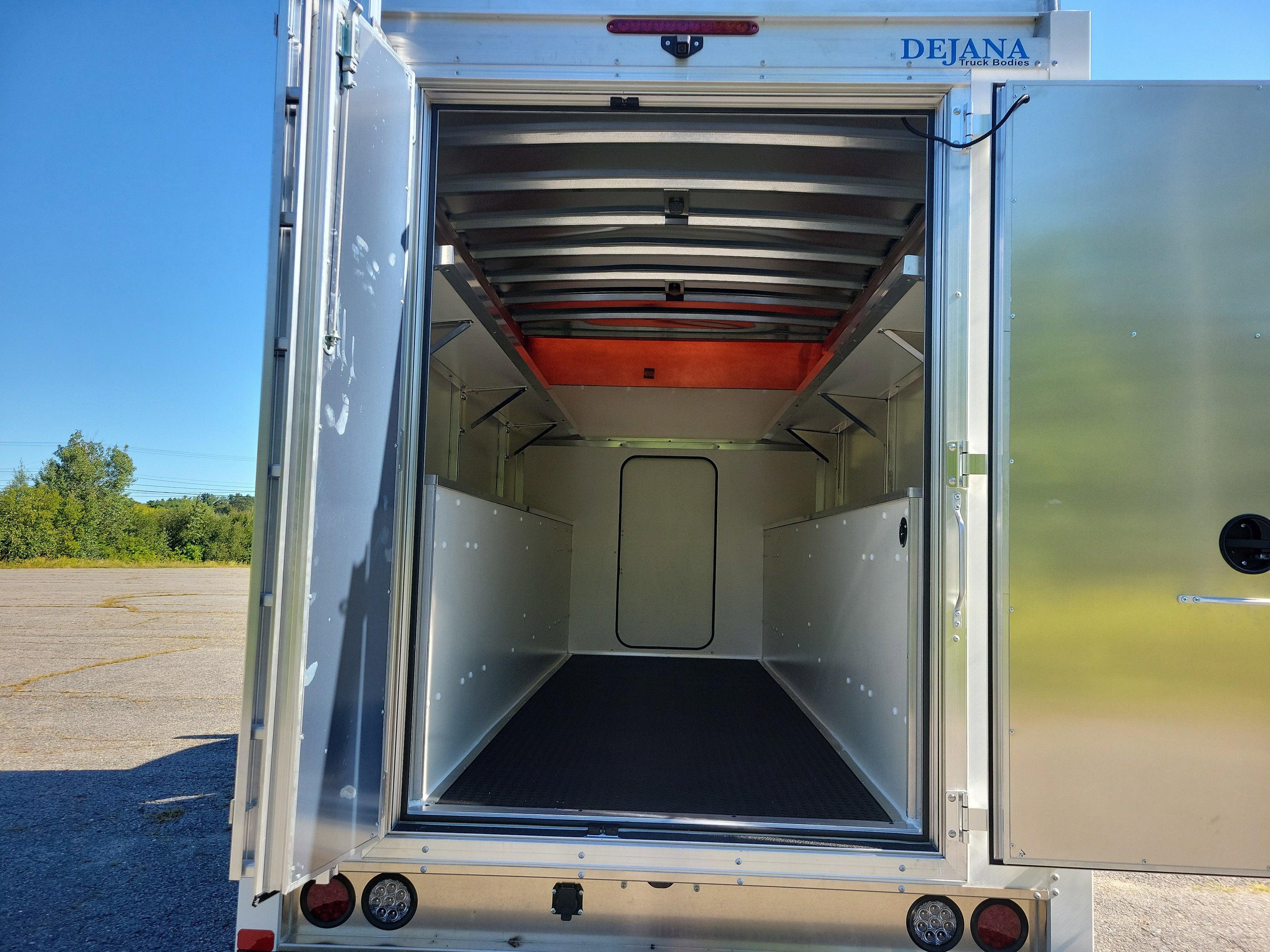 2025 GMC Savana Cutaway 3500 1WT