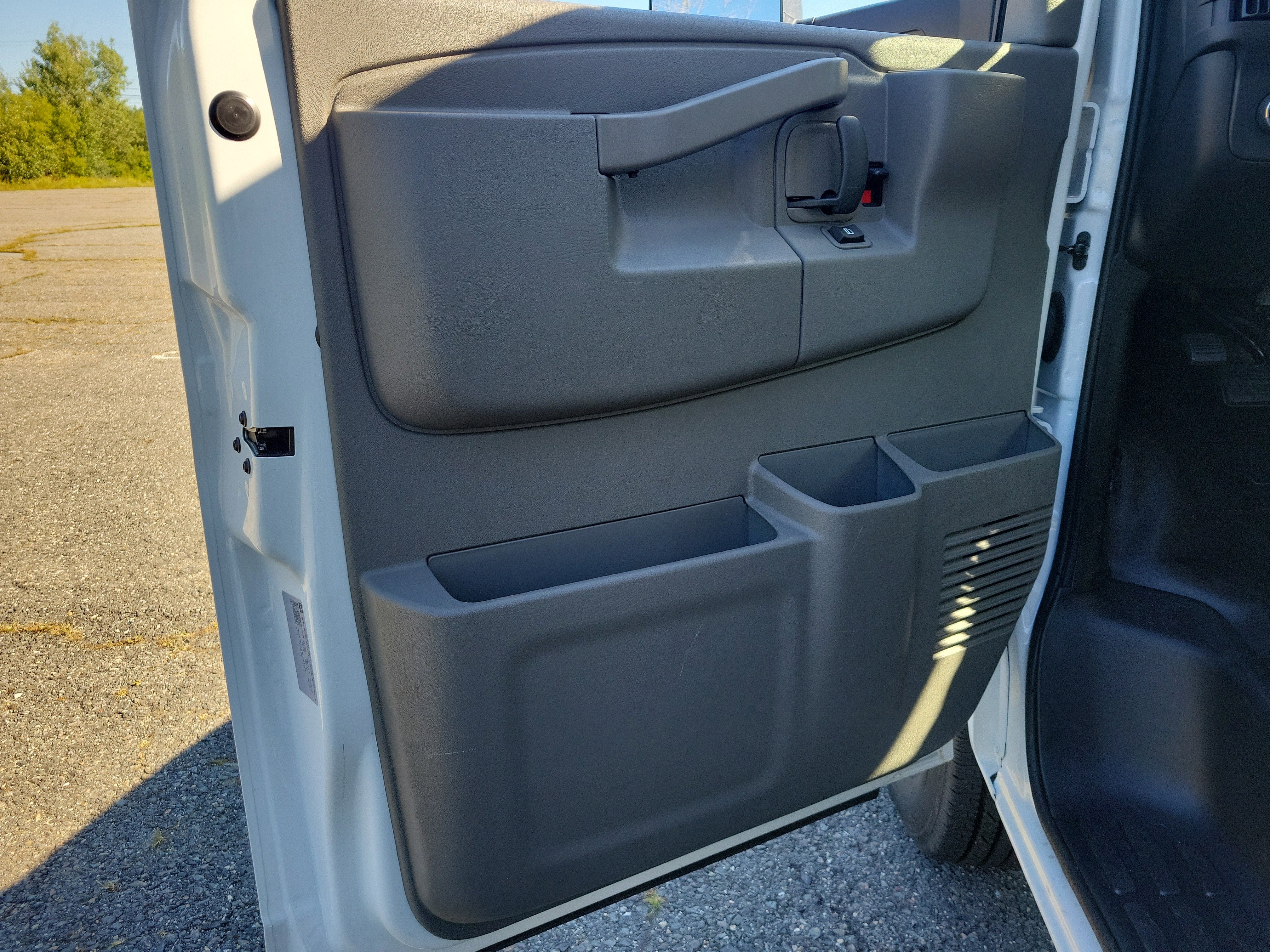 2025 GMC Savana Cutaway 3500 1WT