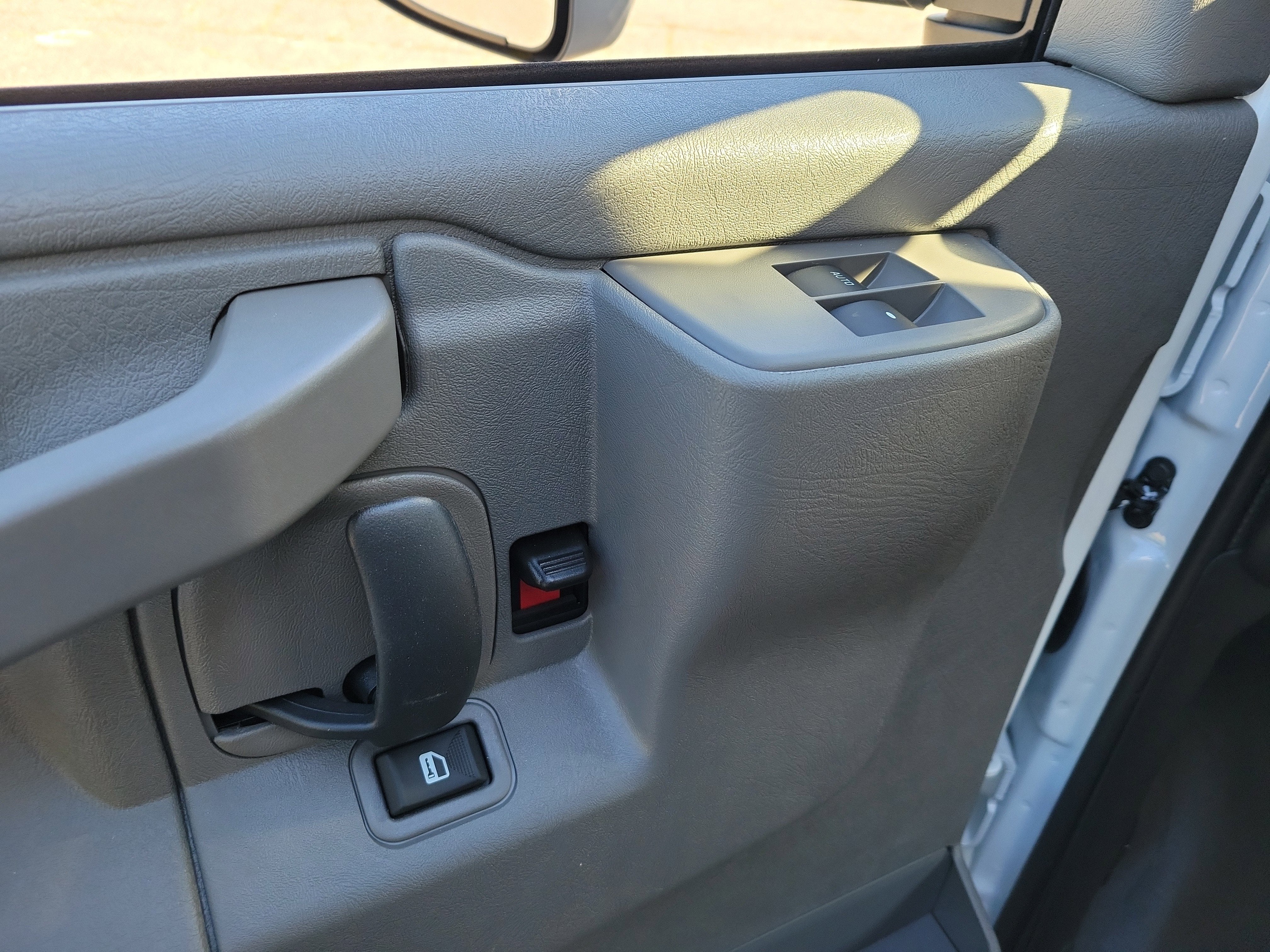 2025 GMC Savana Cutaway 3500 1WT