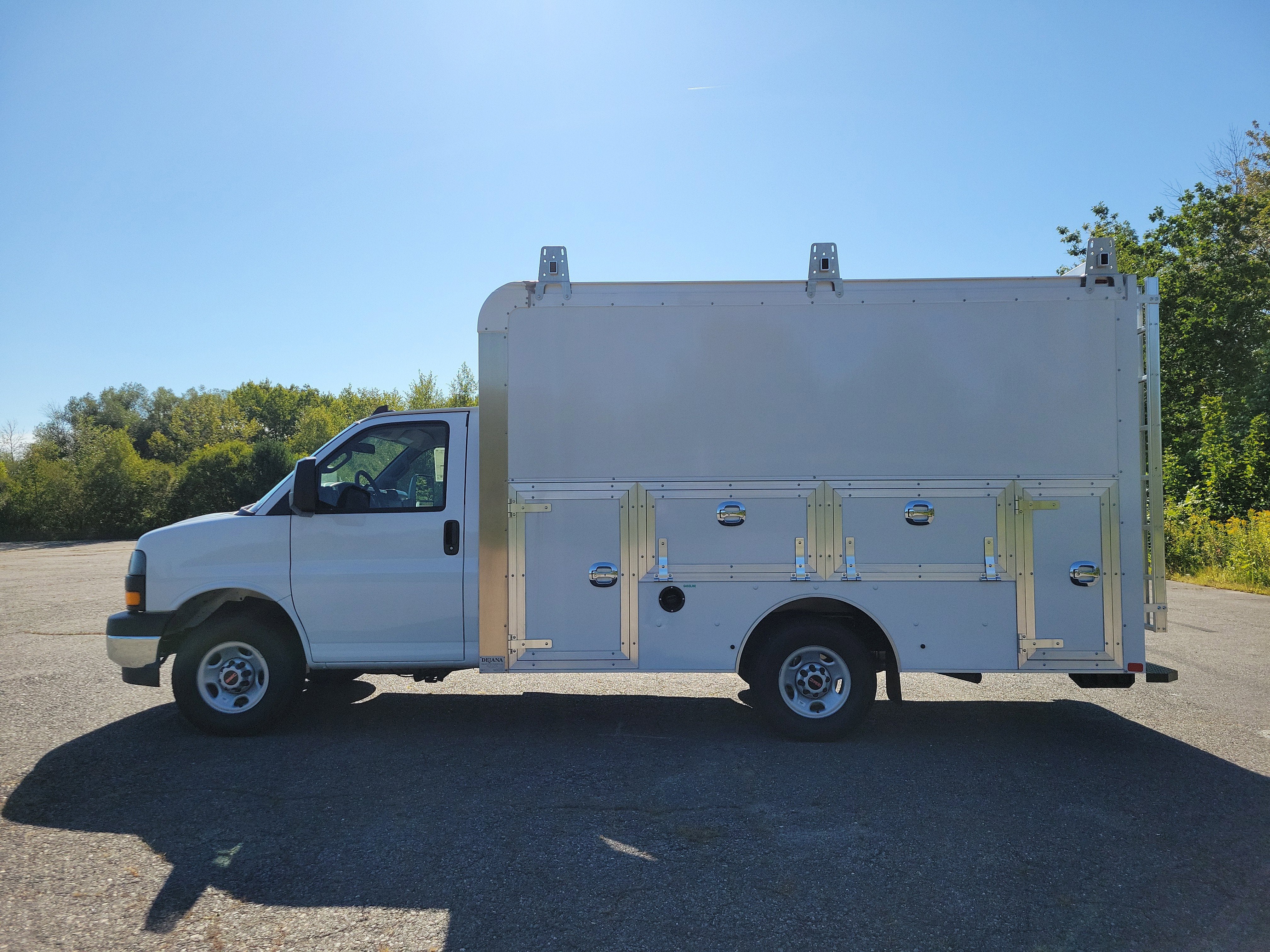 2025 GMC Savana Cutaway 3500 1WT