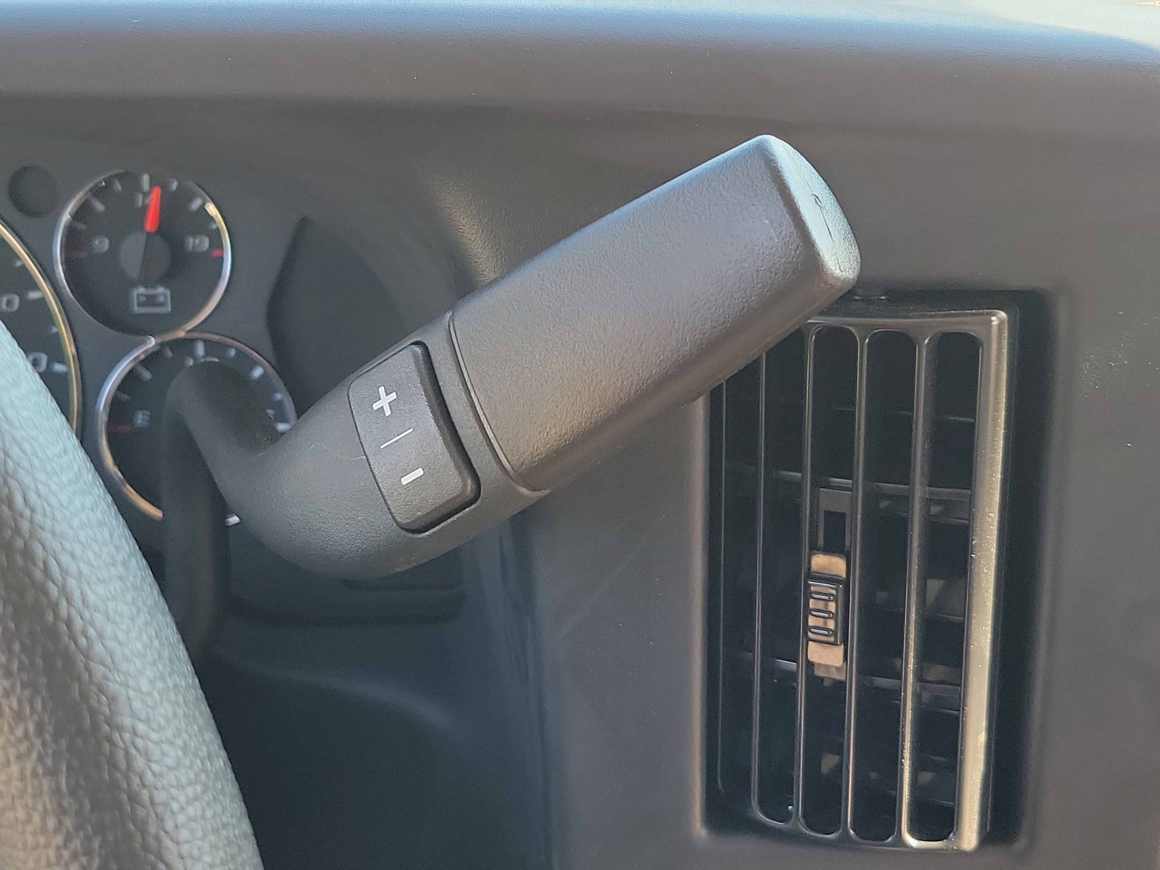 2025 GMC Savana Cutaway 3500 1WT