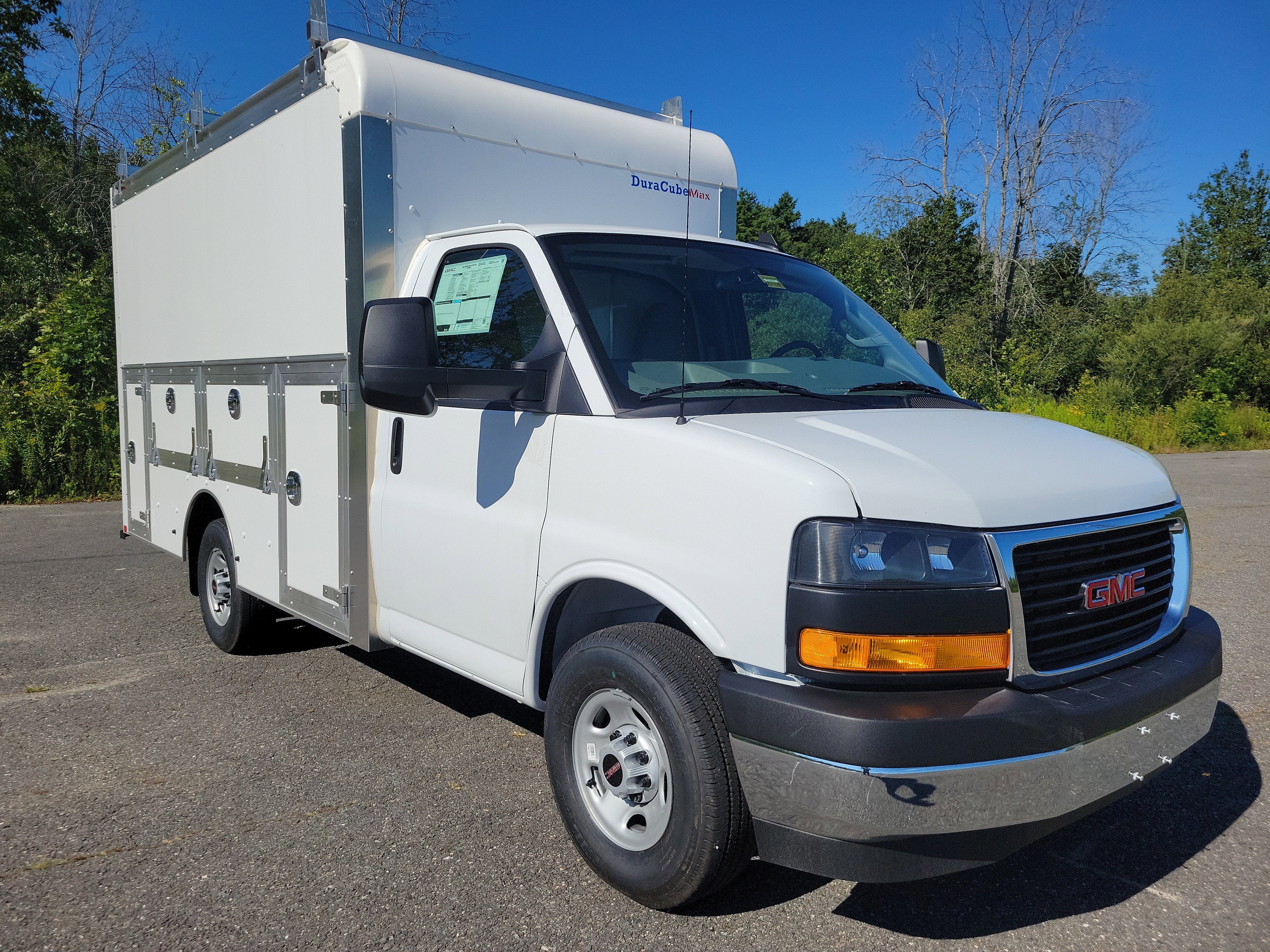 2025 GMC Savana Cutaway 3500 1WT