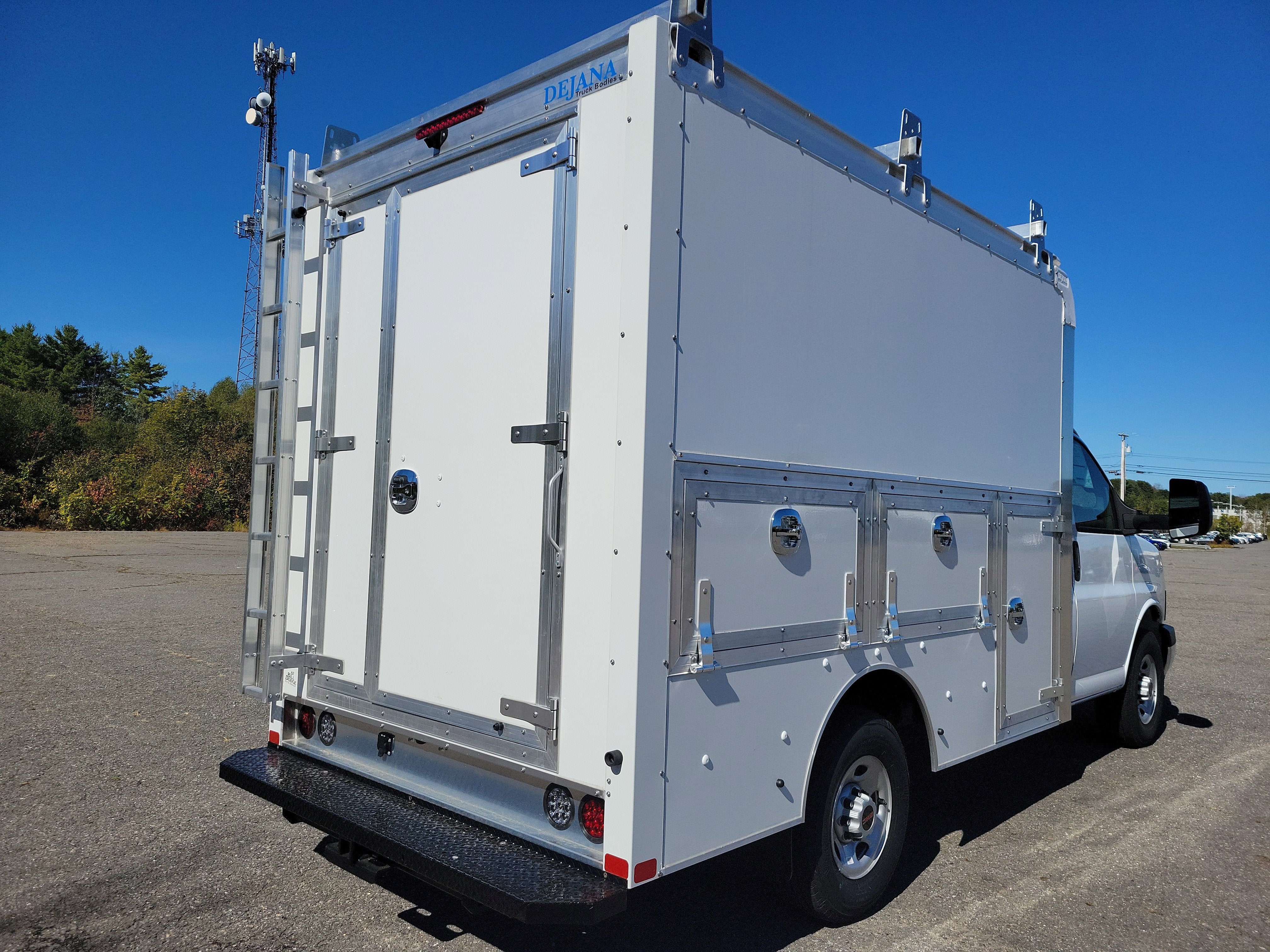 2025 GMC Savana Cutaway 3500 1WT