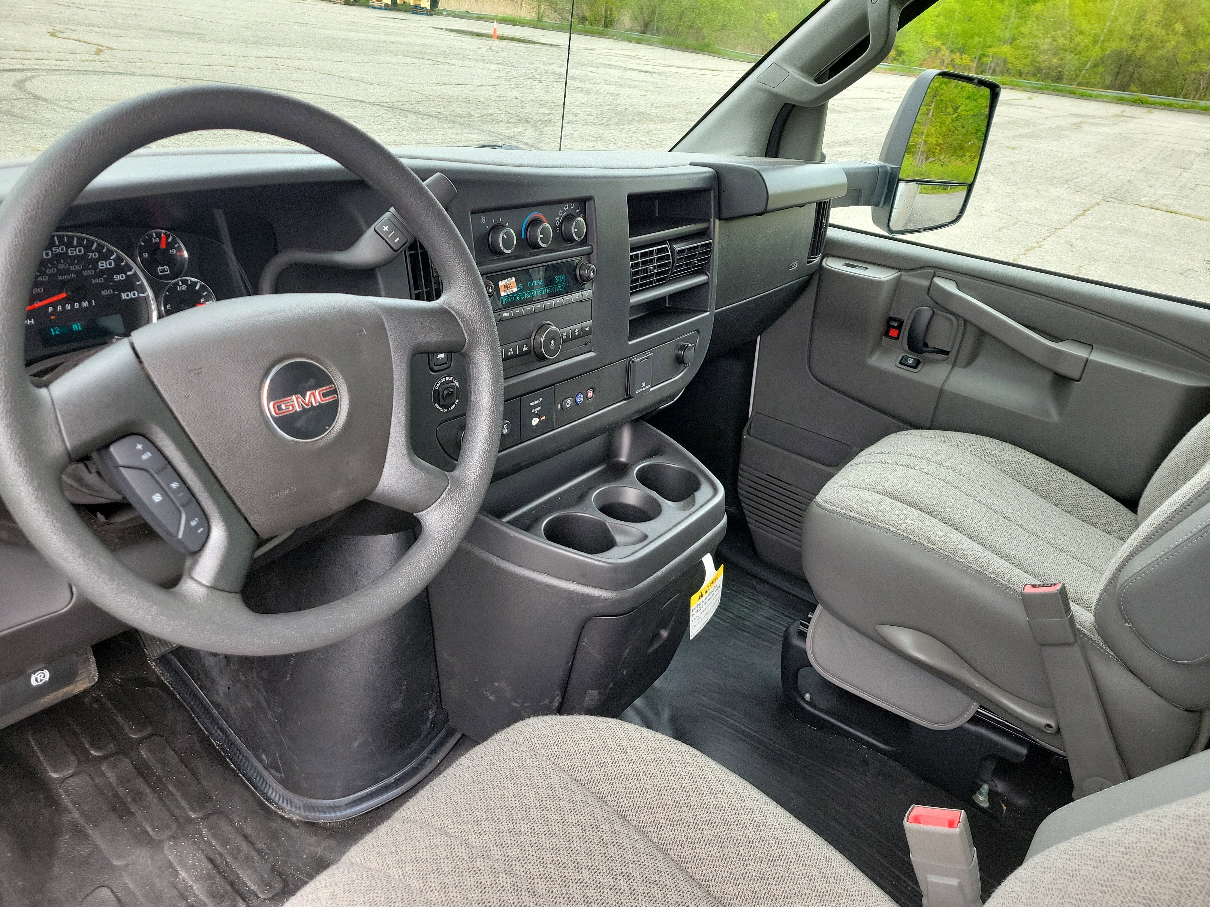 2025 GMC Savana Cutaway 3500 1WT