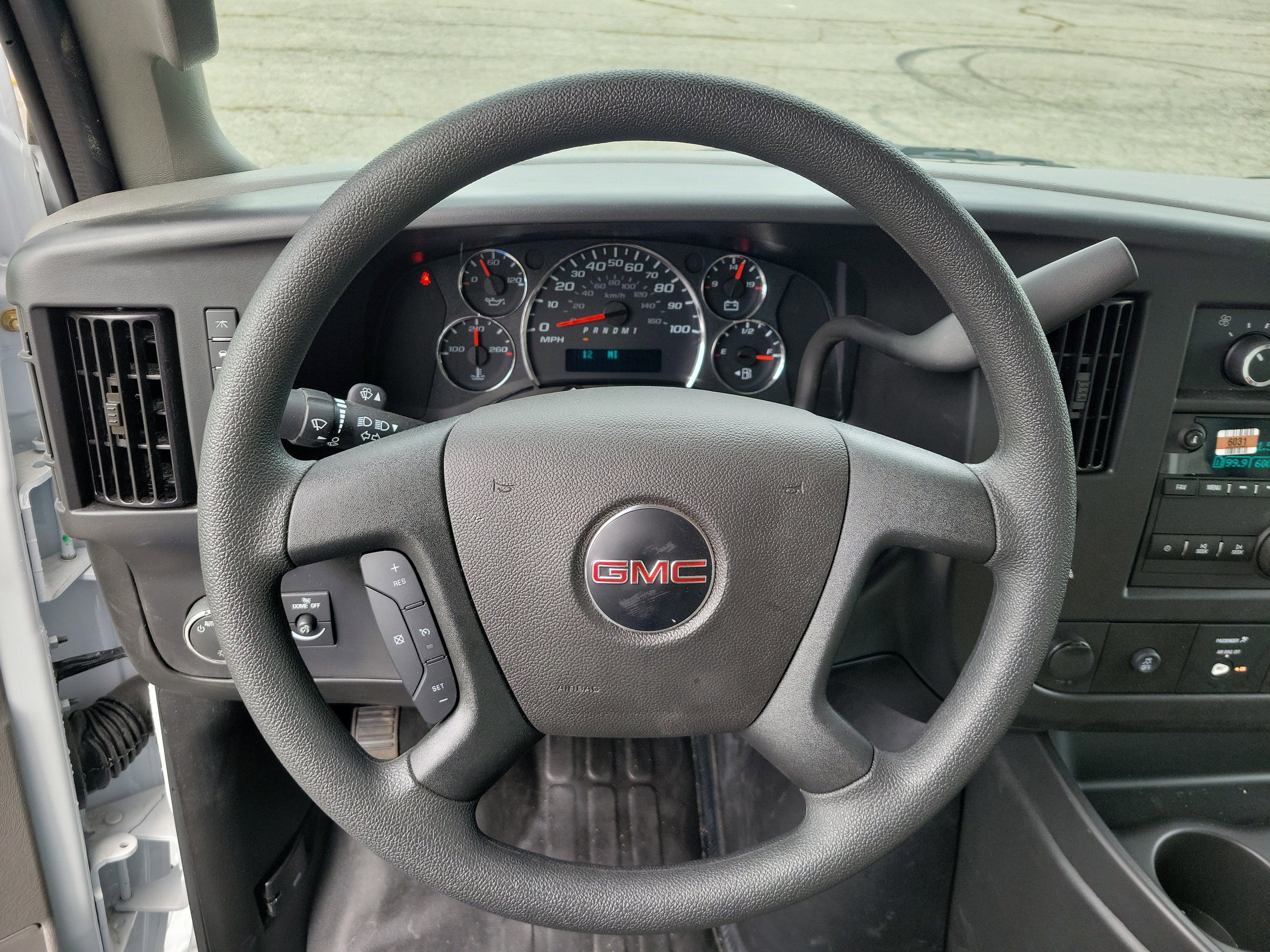 2025 GMC Savana Cutaway 3500 1WT