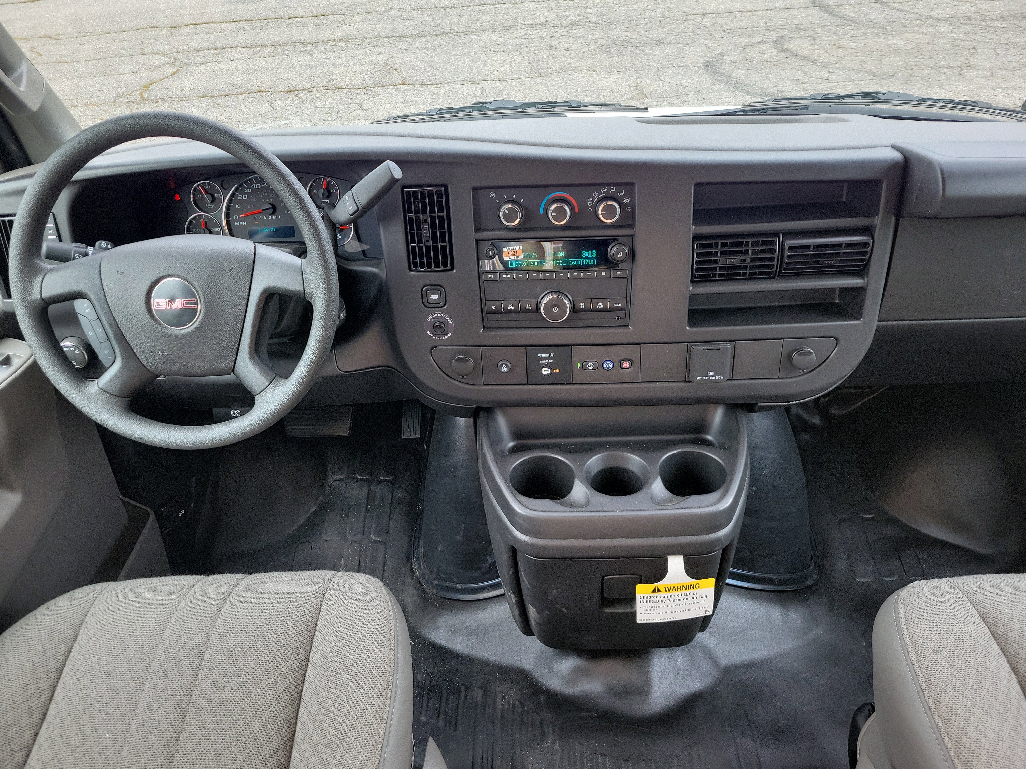 2025 GMC Savana Cutaway 3500 1WT