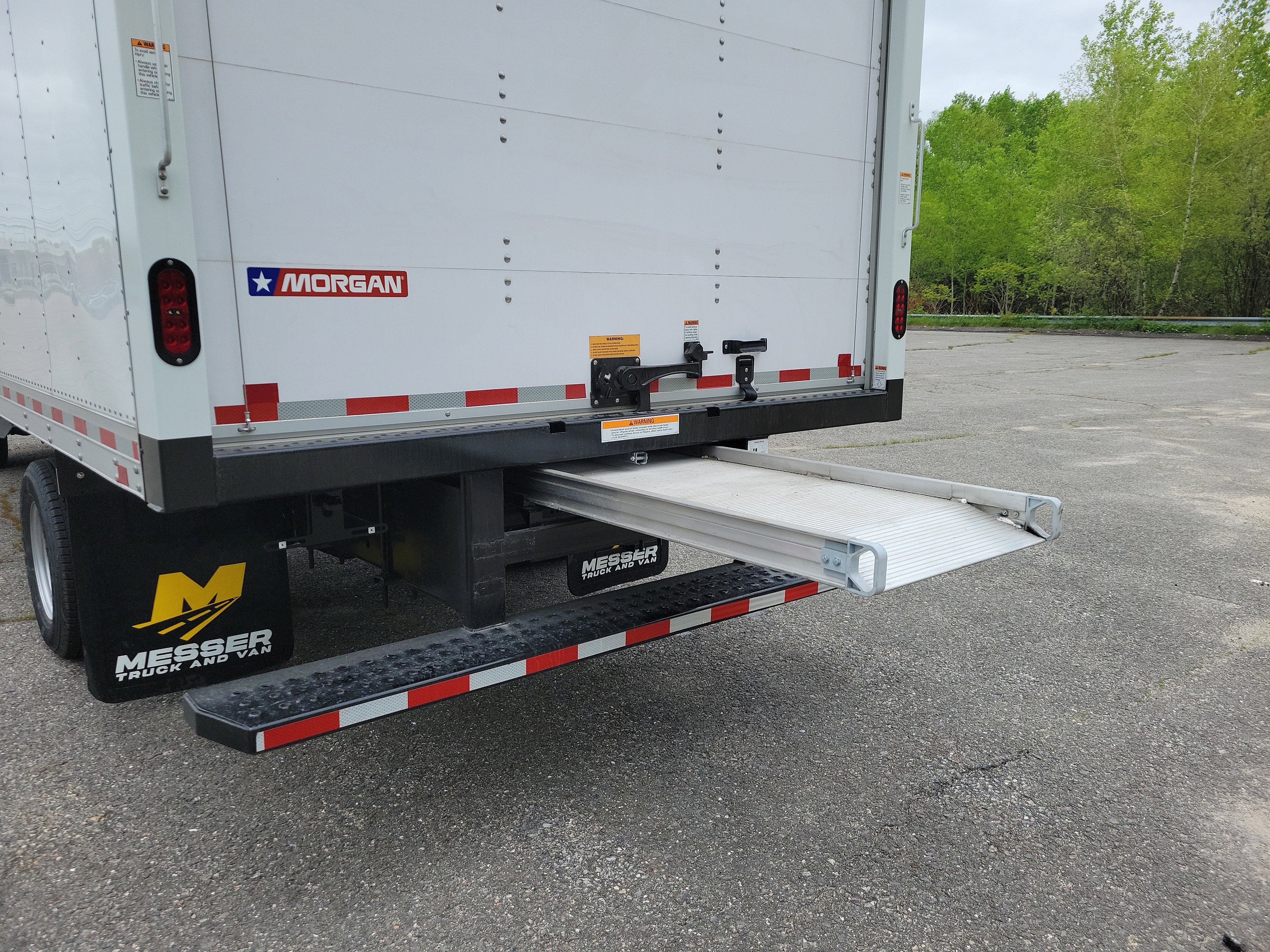 2025 GMC Savana Cutaway 3500 1WT