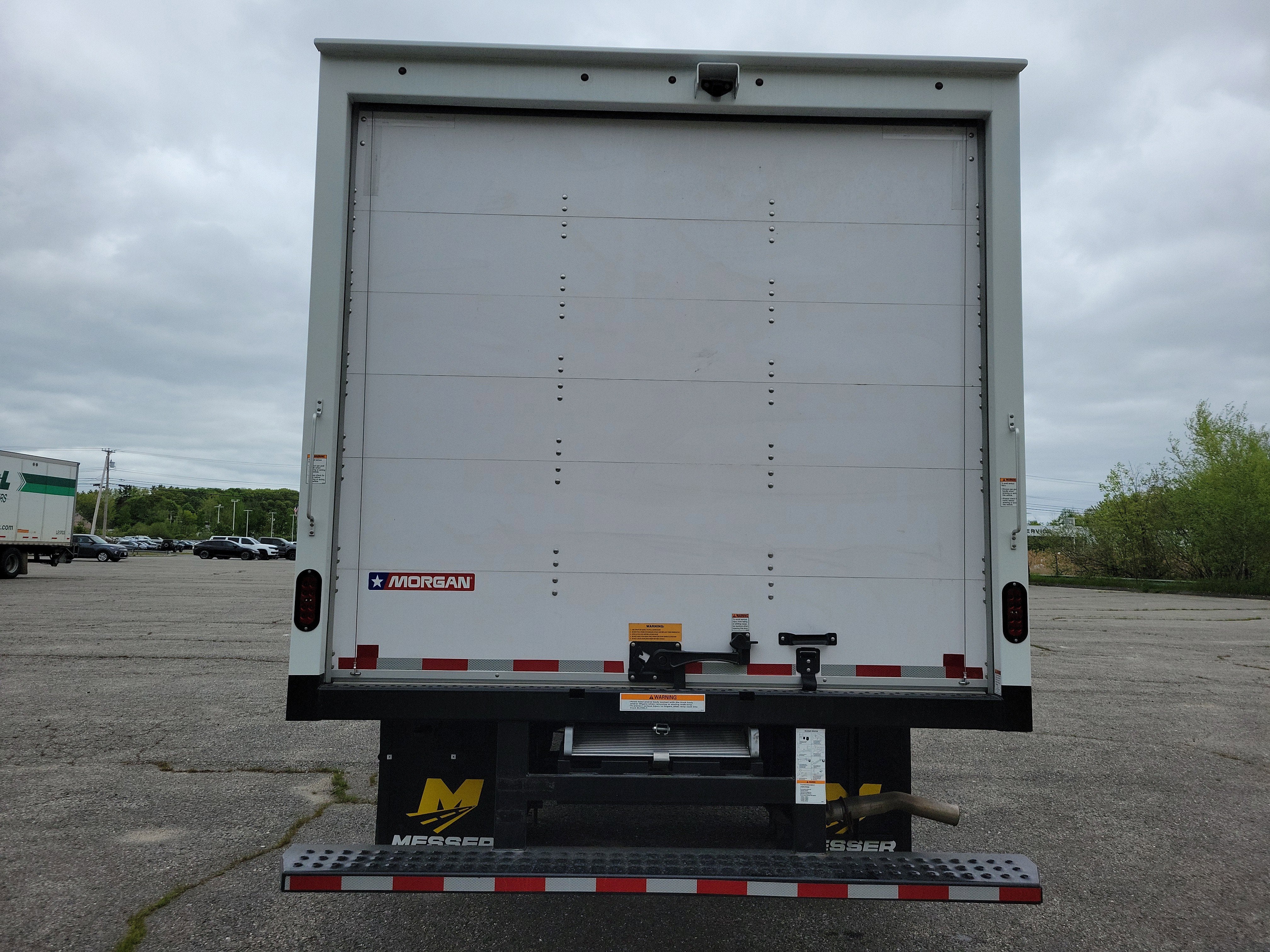 2025 GMC Savana Cutaway 3500 1WT