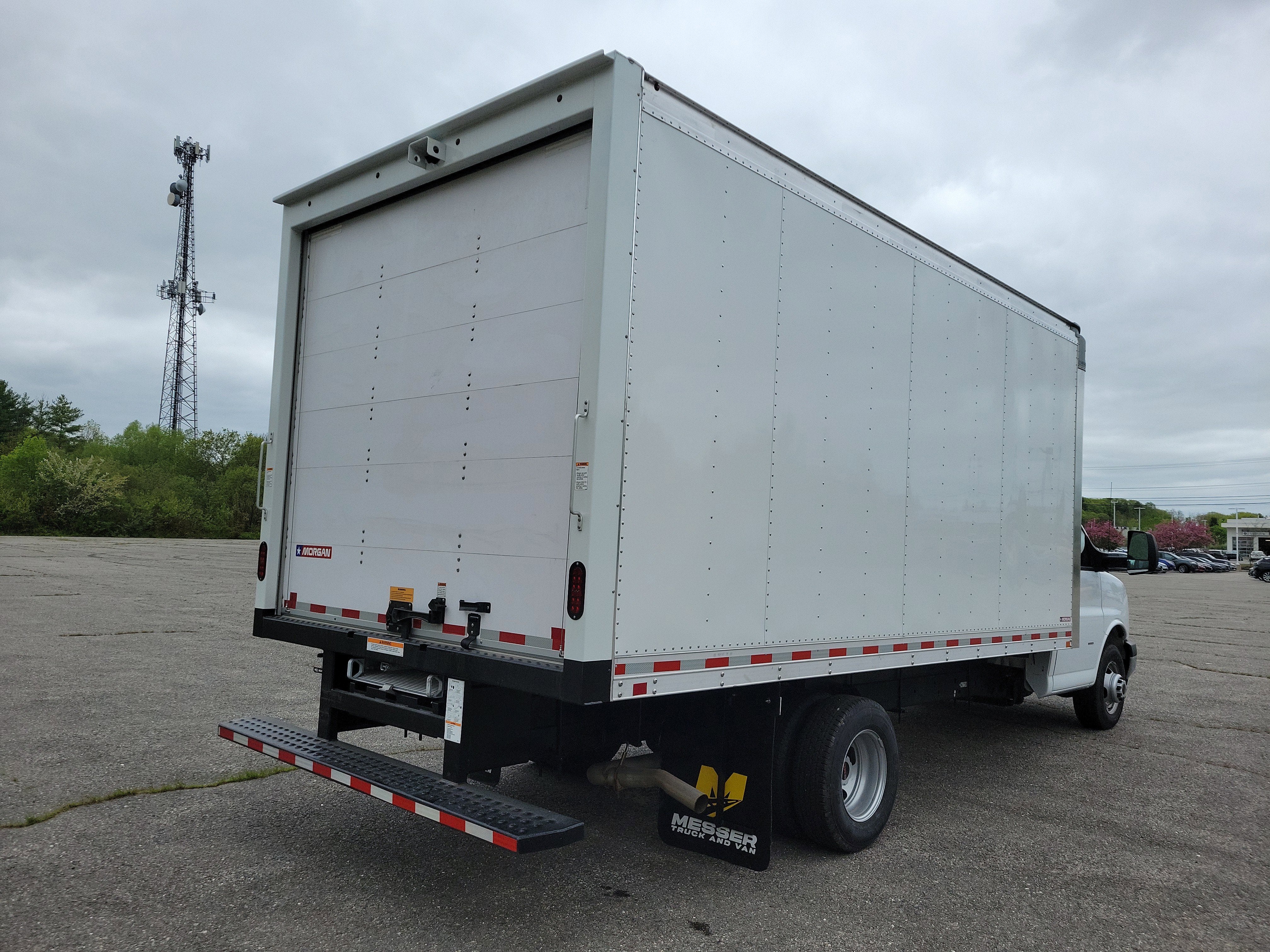 2025 GMC Savana Cutaway 3500 1WT