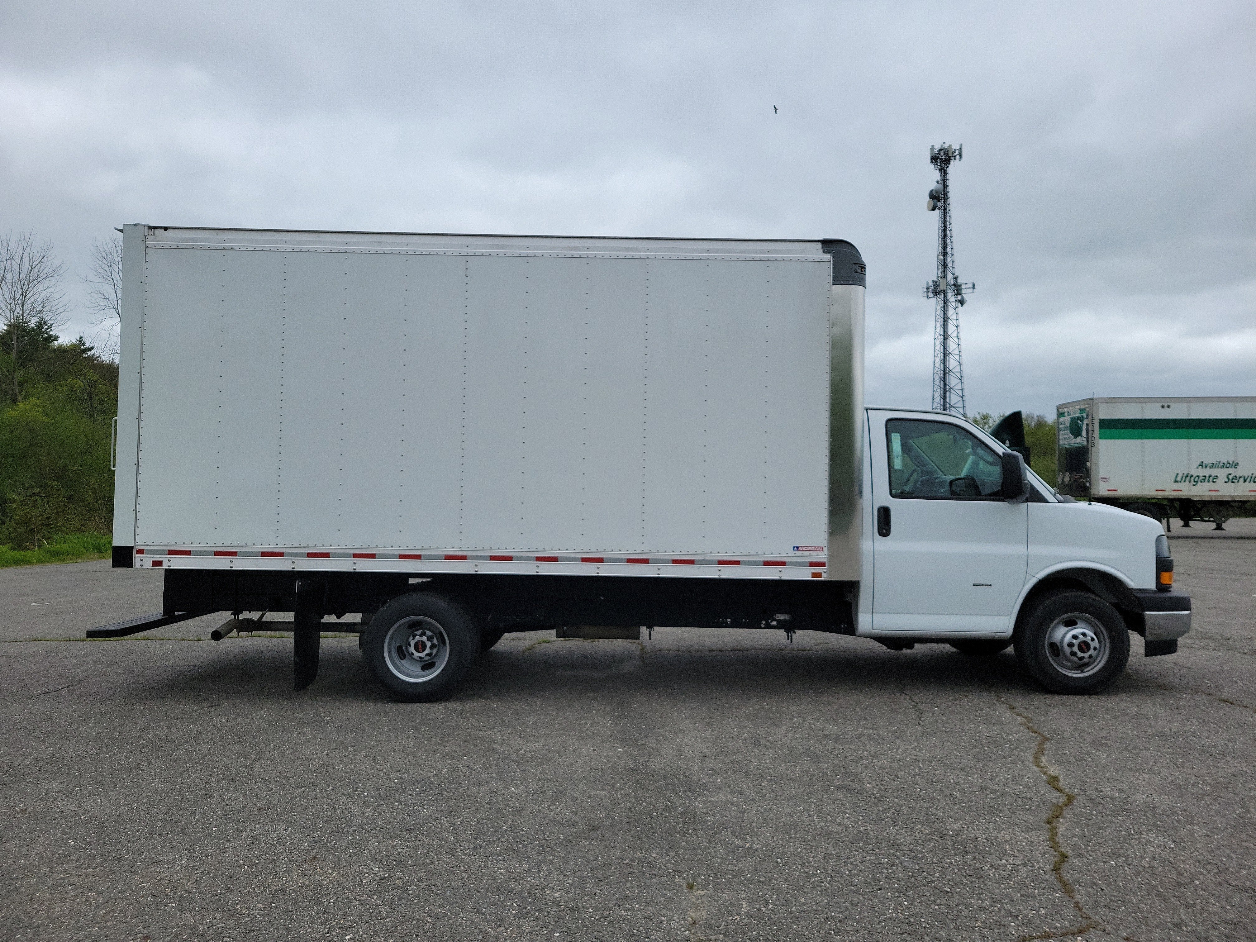 2025 GMC Savana Cutaway 3500 1WT