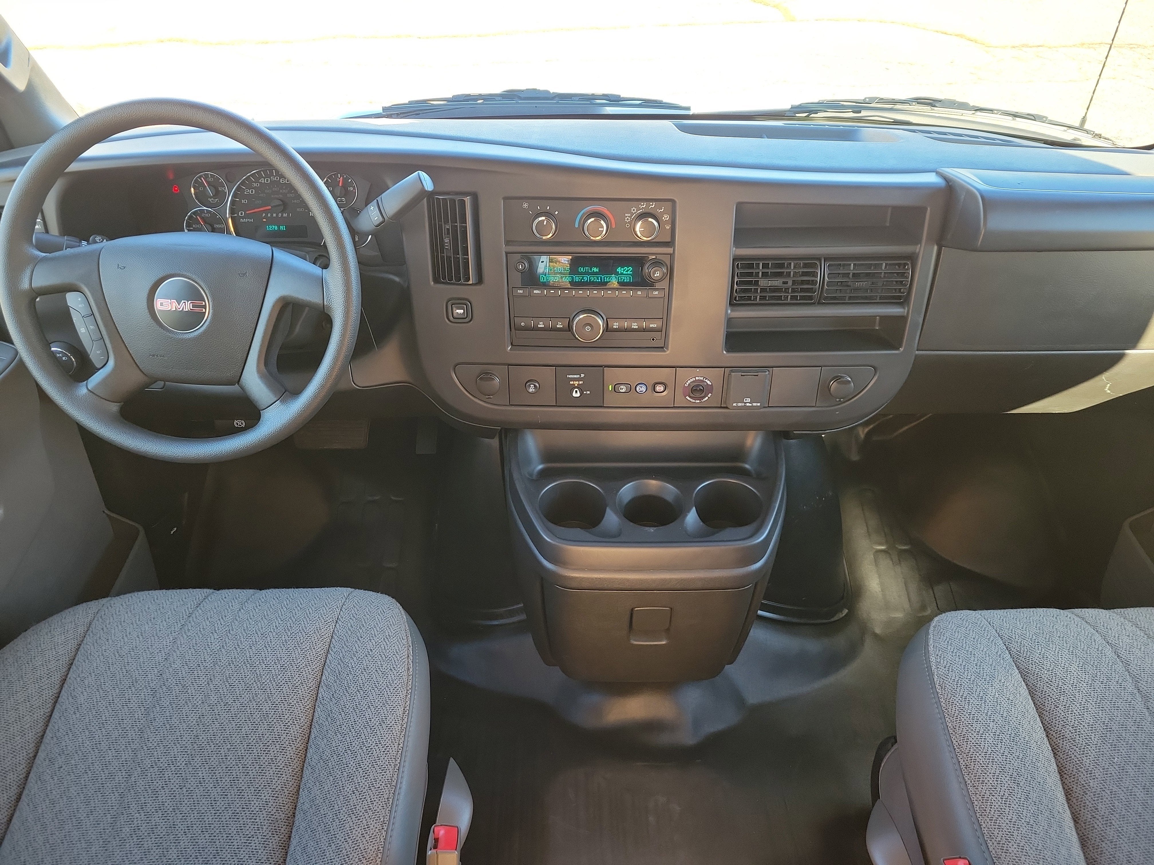 2025 GMC Savana Cutaway 3500 1WT