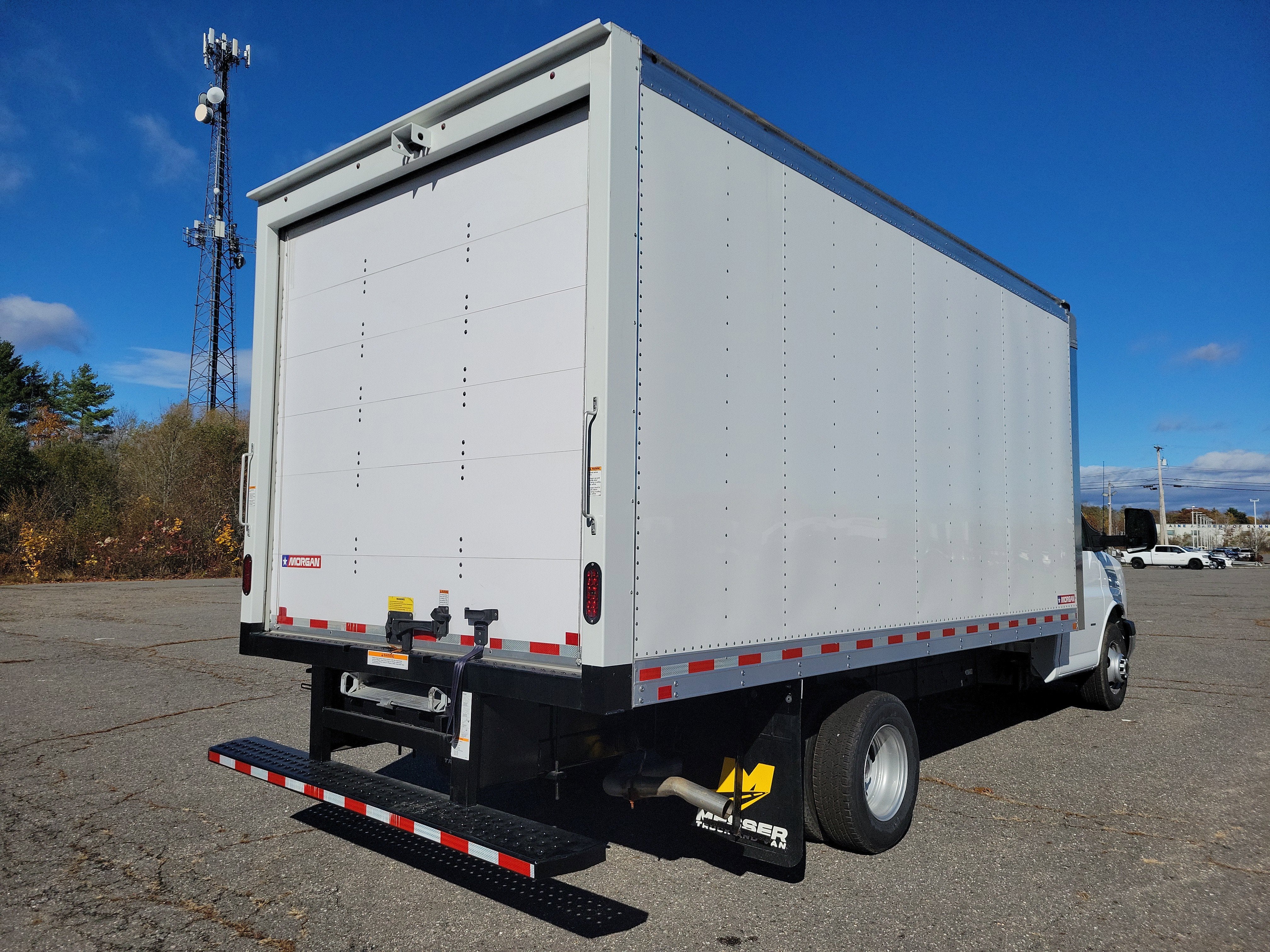 2025 GMC Savana Cutaway 3500 1WT