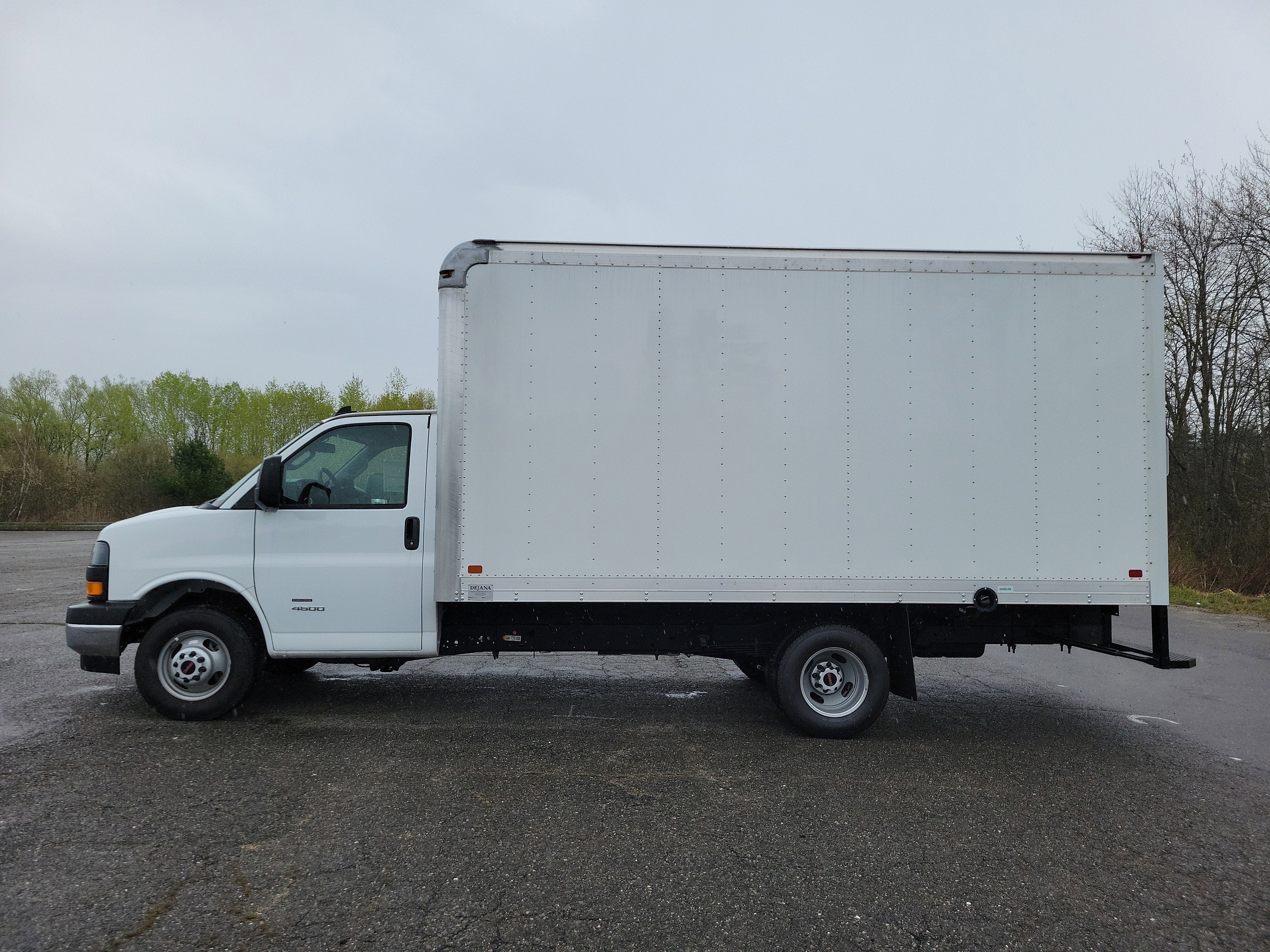 2025 GMC Savana Cutaway 4500 2WT