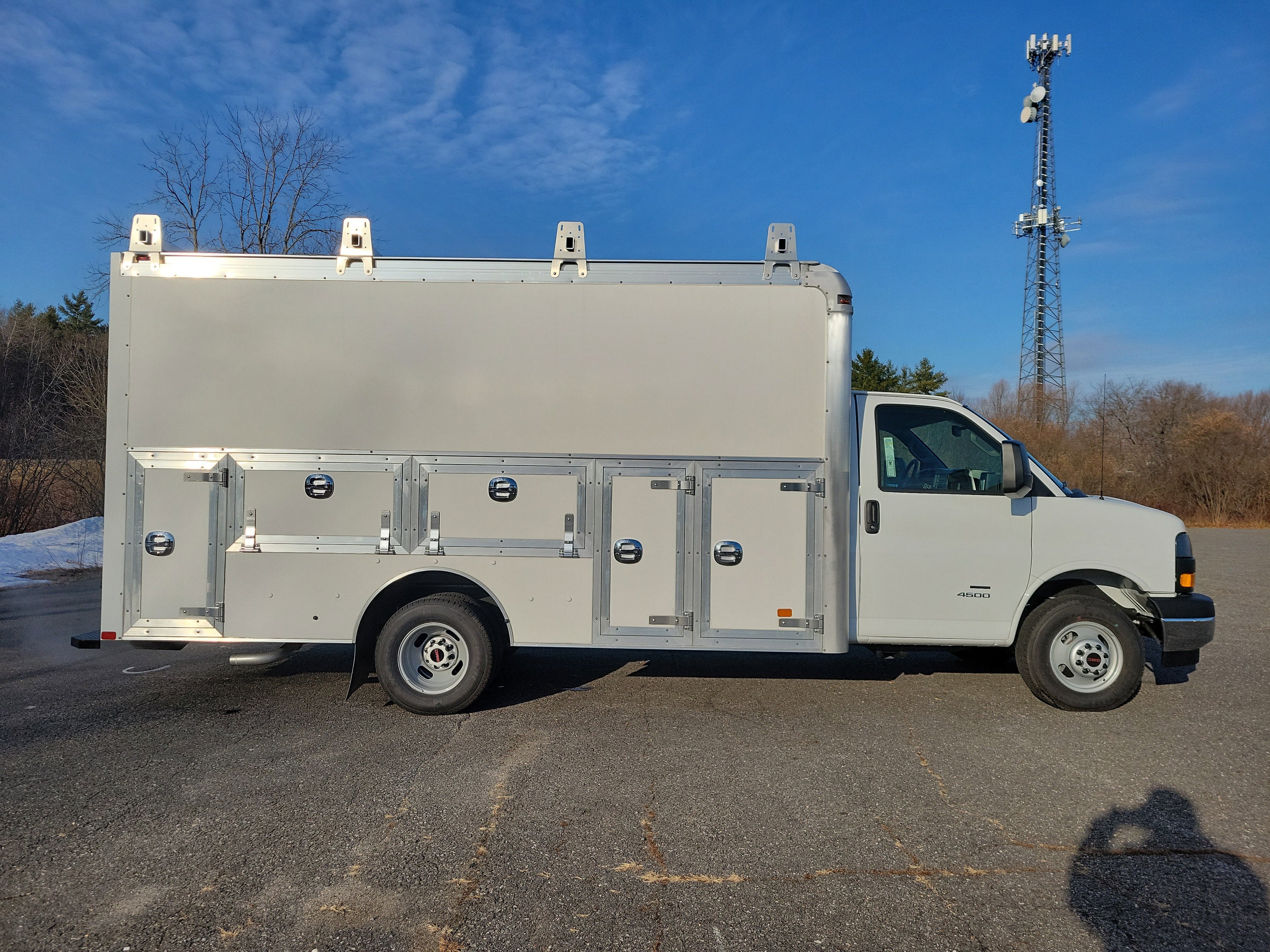 2025 GMC Savana Cutaway 4500 2WT